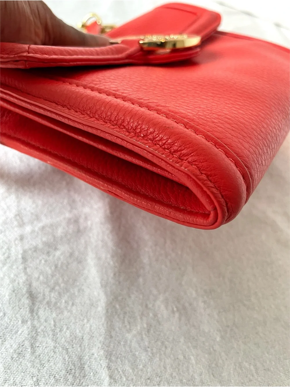 Tory Burch Red Shoulder Bag Logo Pattern Gold Chain Strap Snap Closure